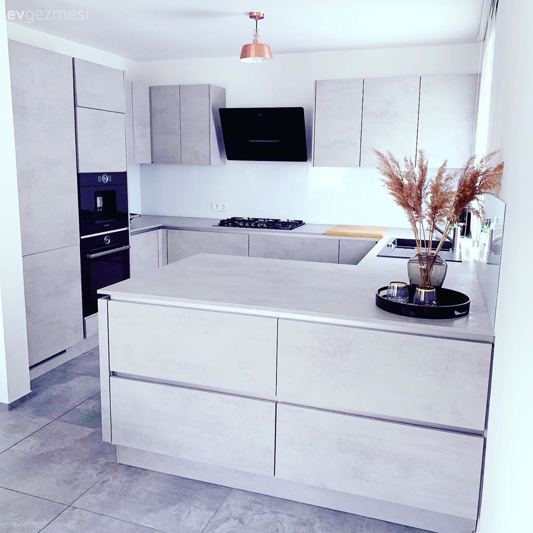 Mutfak, G-tipi mutfak, Modern mutfak, Kulpsuz mutfak dolabı, Beyaz, Siyah, Ankastre, Mutfak tezgahı, Mutfak tezgah arası, Mutfak zemin seramikleri