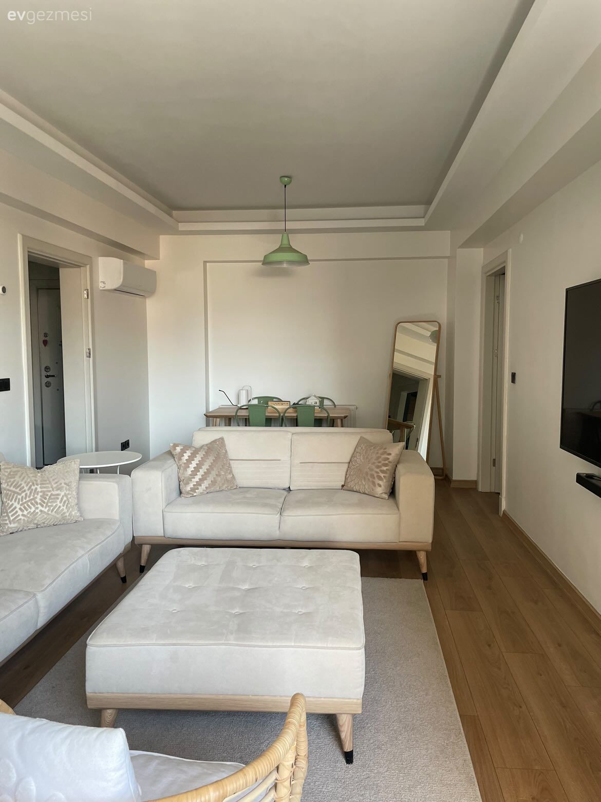 Konfor, Sadelik ve Samimiyet: Neslihan Hanım'ın İzmir Evi!