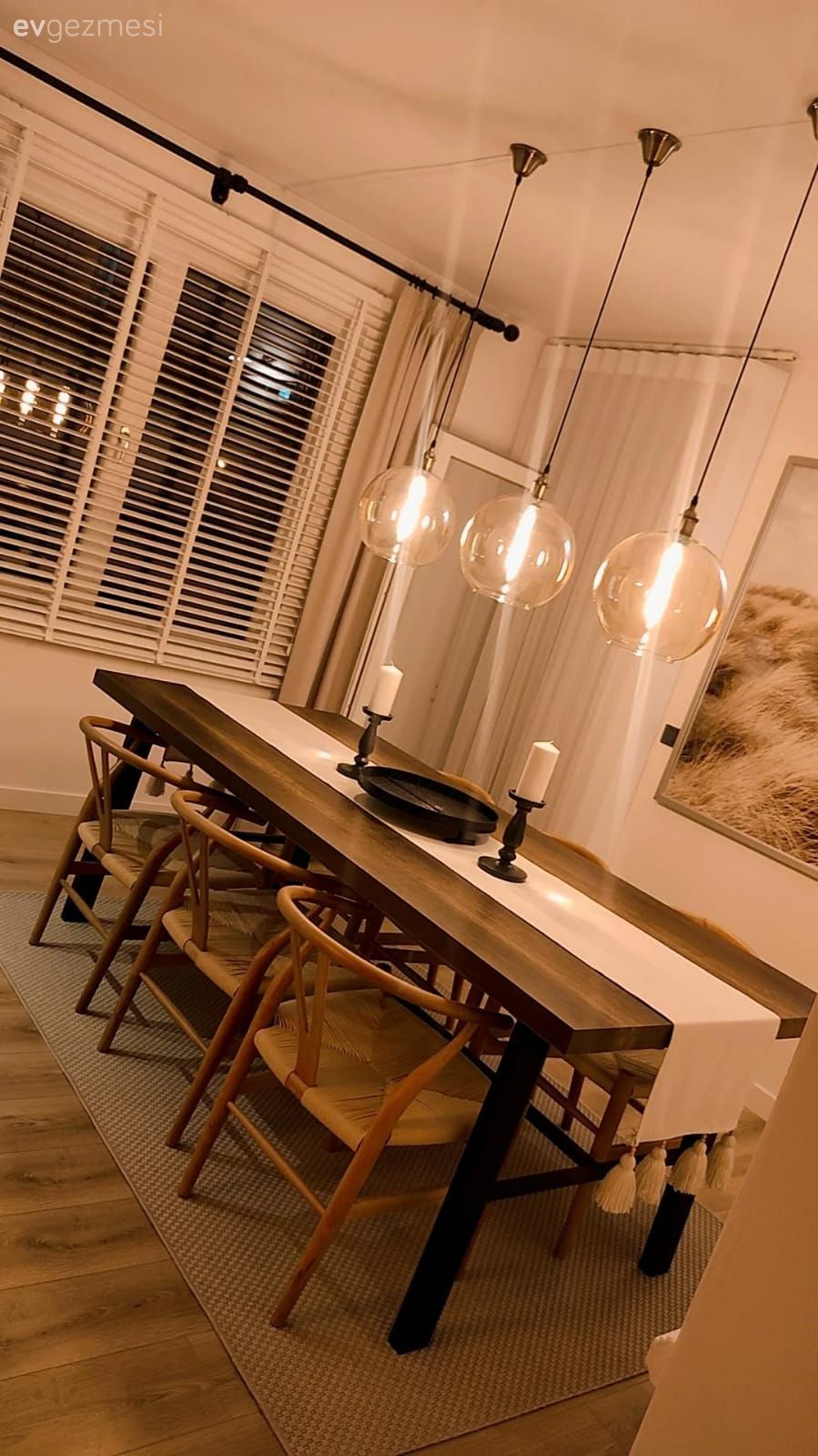 Yemek Odası, Ahşap Mobilya, İskandinav, Beyaz, Kahverengi, Jaluzi, Avize, Aydınlatma, Yemek odası avizesi, Yemek masası, Sandalye