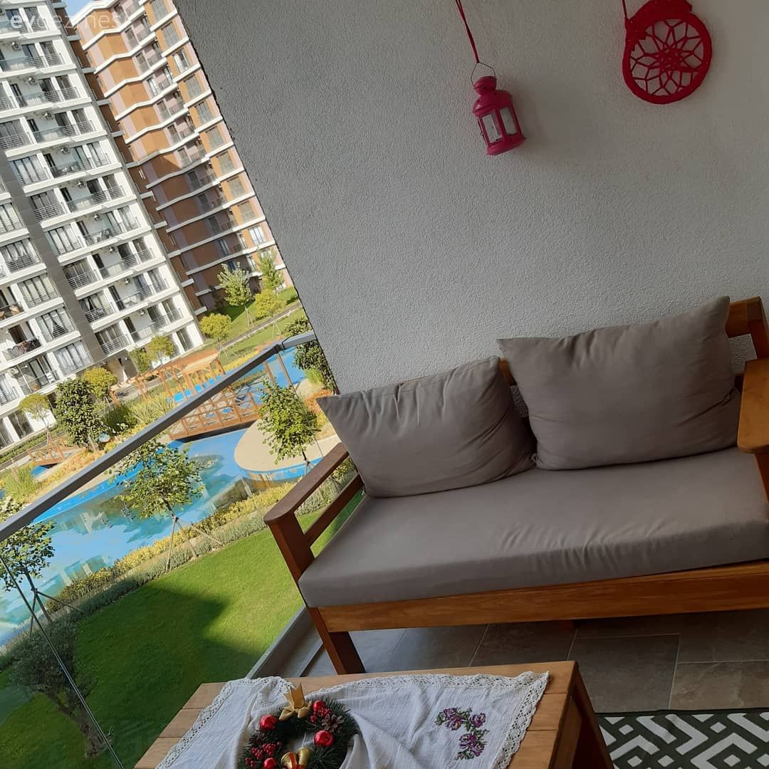 Ev Gezmesi: Yepyeni Duvarıyla Başkalaşan Bir İstanbul Salonu