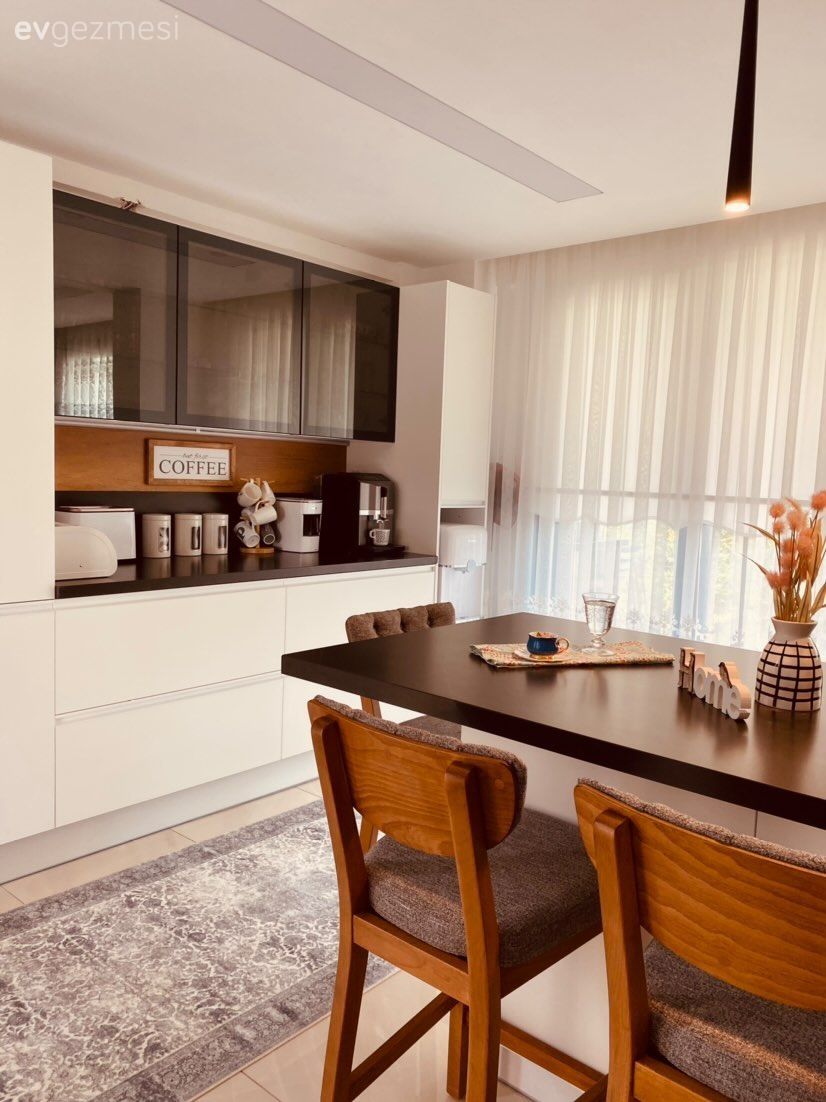 Ortadan Kaldırılan Duvar Mutfağın Yeni Hacmini Belirlemiş