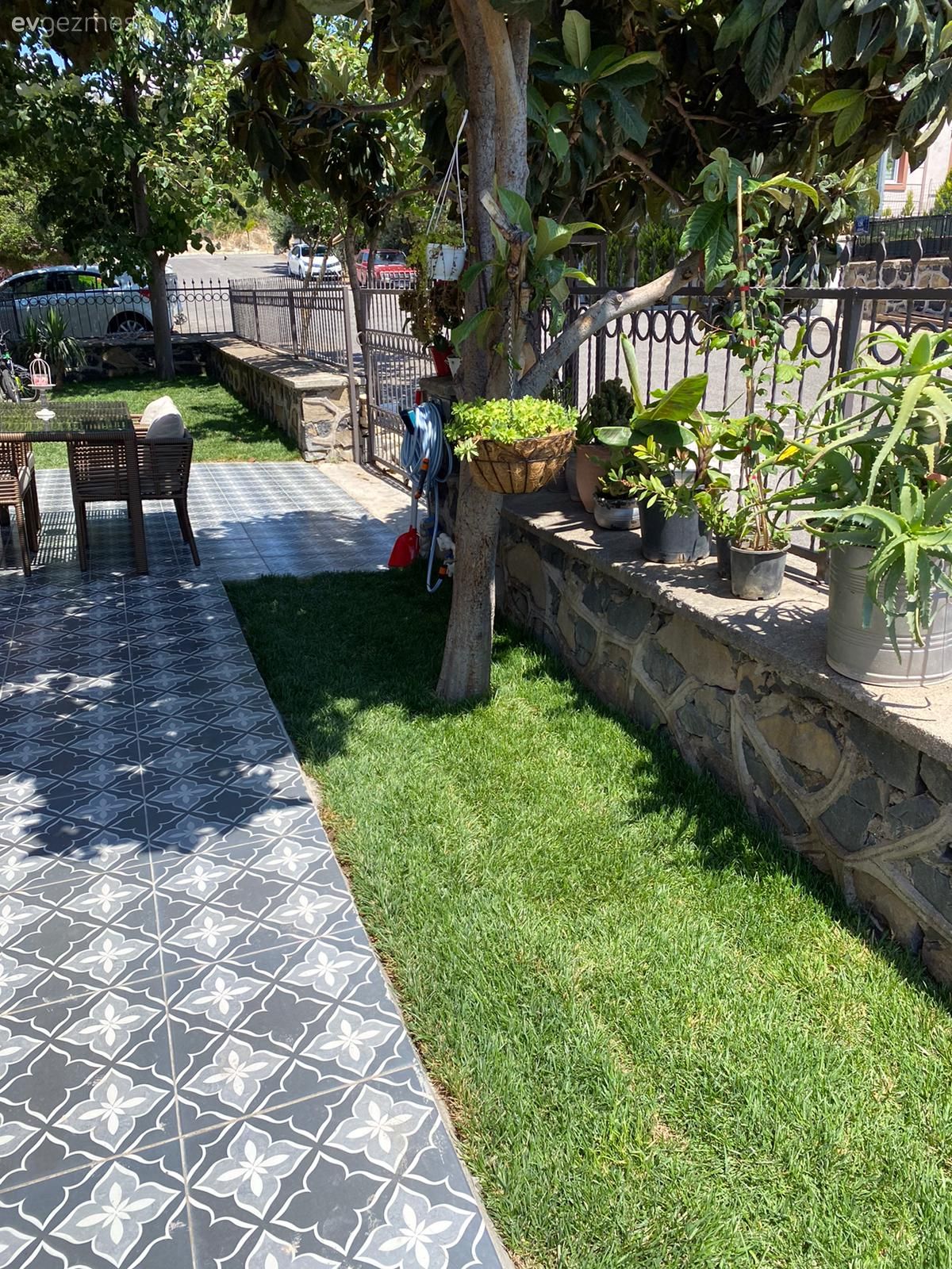 Bahçe, Zemin seramikleri