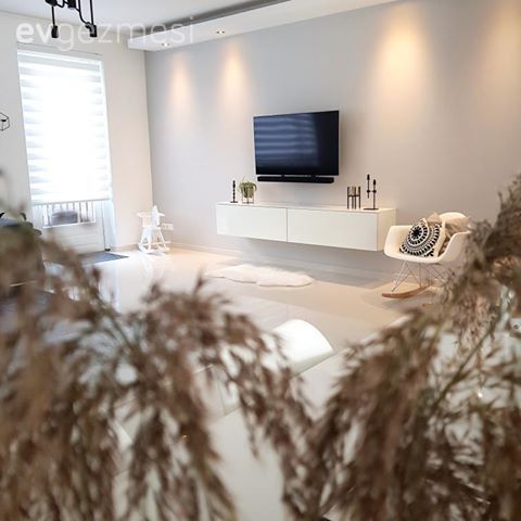 Salon, Büyük salon, Modern, Tv ünitesi, Beyaz, Şamdan, Ev Aksesuar, Sandalye, Zebra Perde, Perde, Avize, Aydınlatma, Salon avizesi