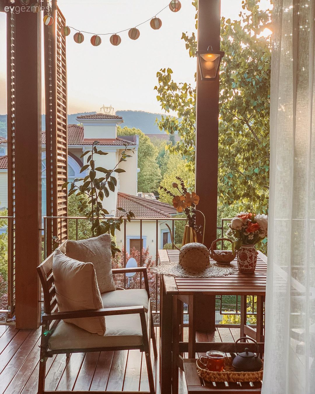 Balkon, Masif ahşap, Balkon masası, Balkon oturma grubu, Balkon zemini