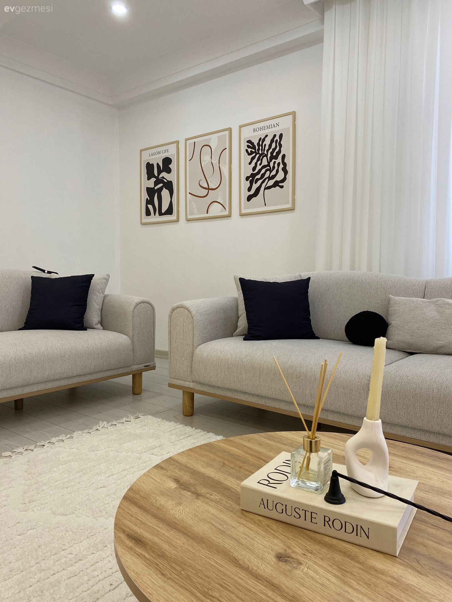 Sadelik Yanlısı Bu Evde Abartının Yeri Kapının Dışı