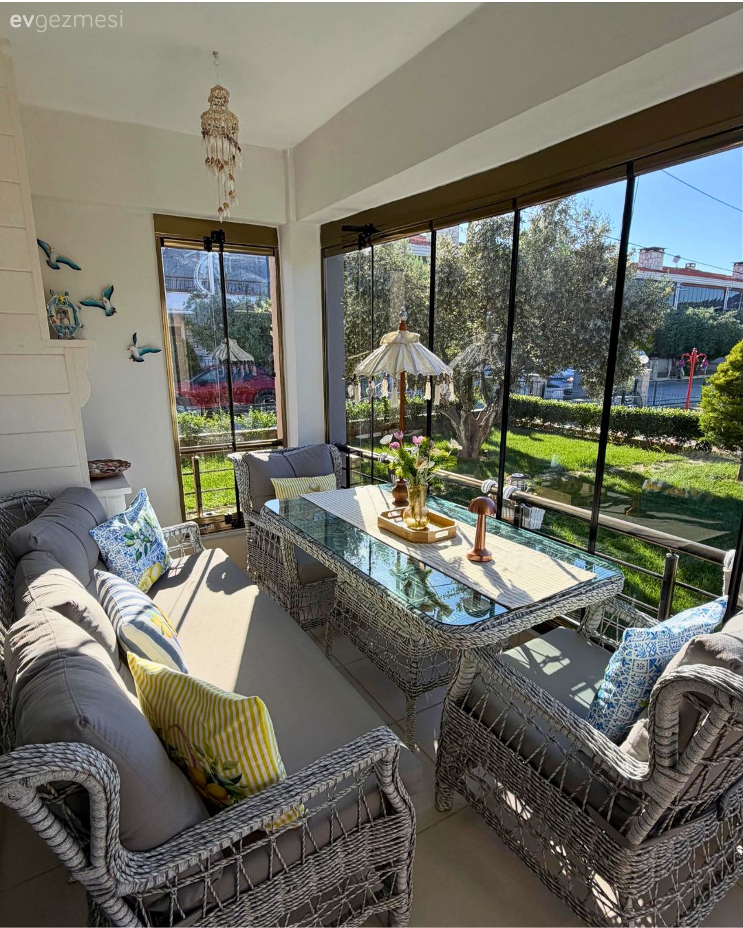 Balkon, Bohem Dekorasyon, Hasır, Balkon oturma grubu, Vizon, Yeşil, Mavi, Bej, Balkon masası, Dekoratif Objeler, Kapalı balkon, Duvar dekorasyonu, Balkon duvar dekorasyonu