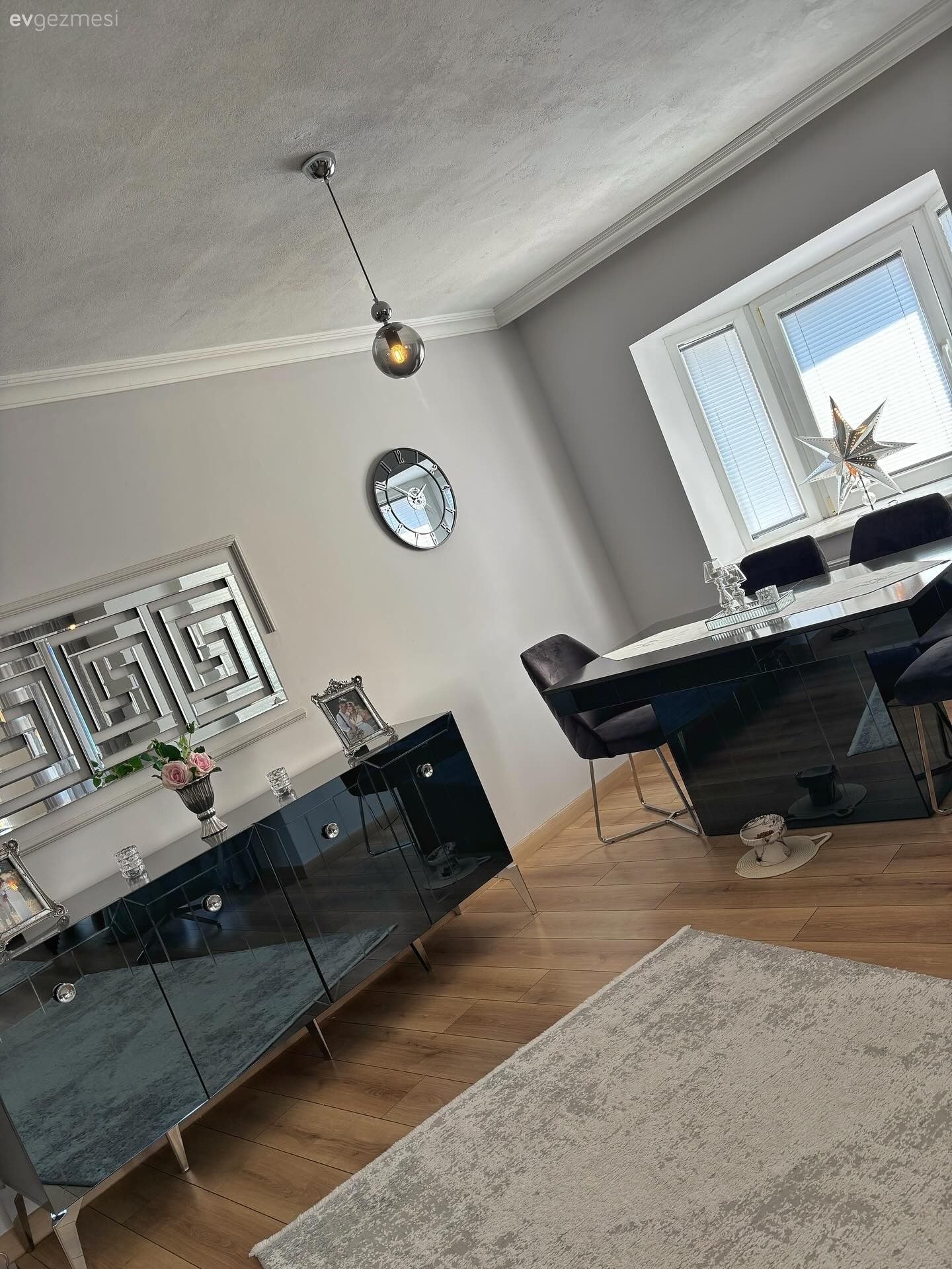 İzmir'deki Bu Villada Dar Yaşam Alanları Verimli Şekilde Değerlendirilmiş