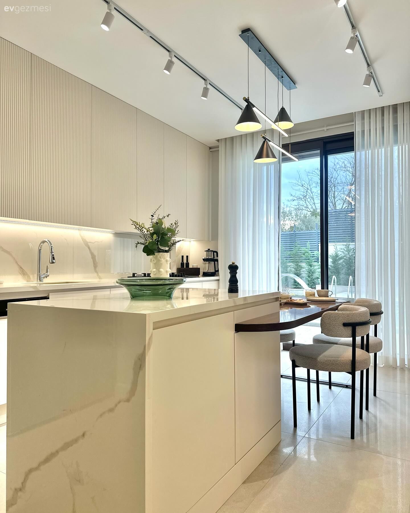 Modern Mutfak ve Banyo İsteyenlere İlham Olacak Bir Ev