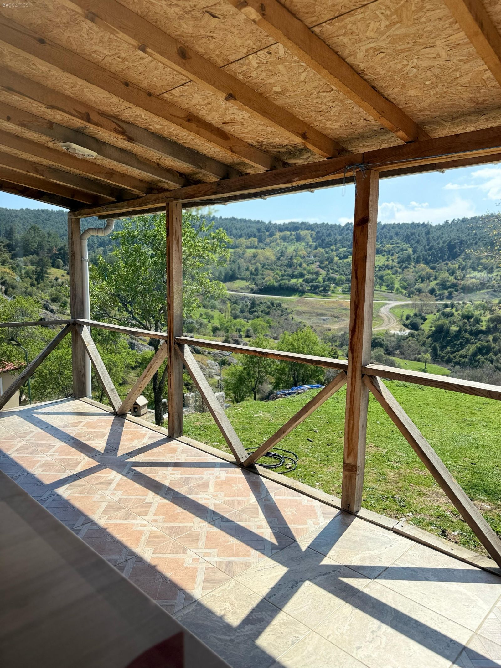 Çanakkale'deki Bu Köy Evi 1+1 Ama Her Alanı Oldukça Geniş