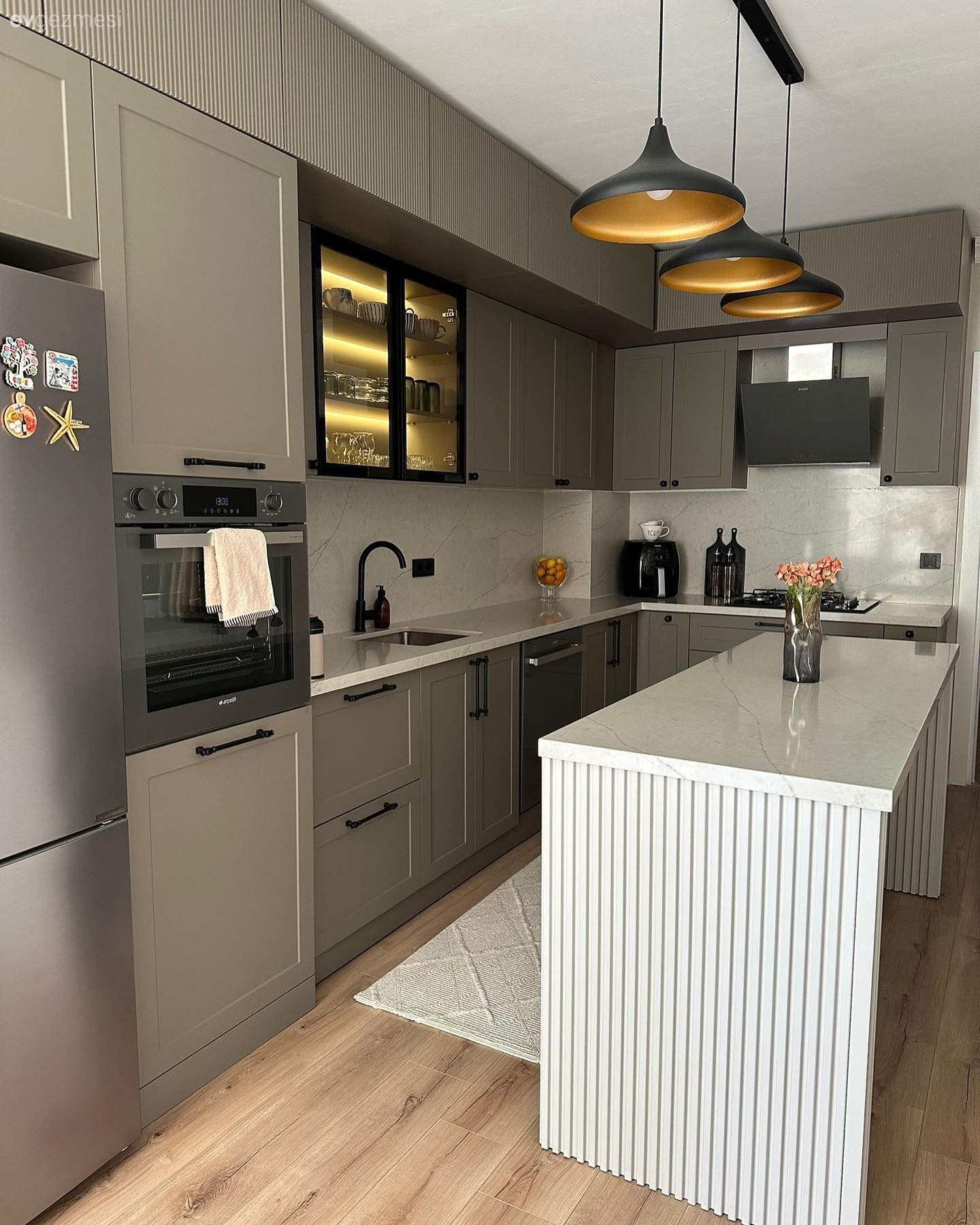 Bu Adalı Artvin Mutfağında Bolca Depolama Alanı Var