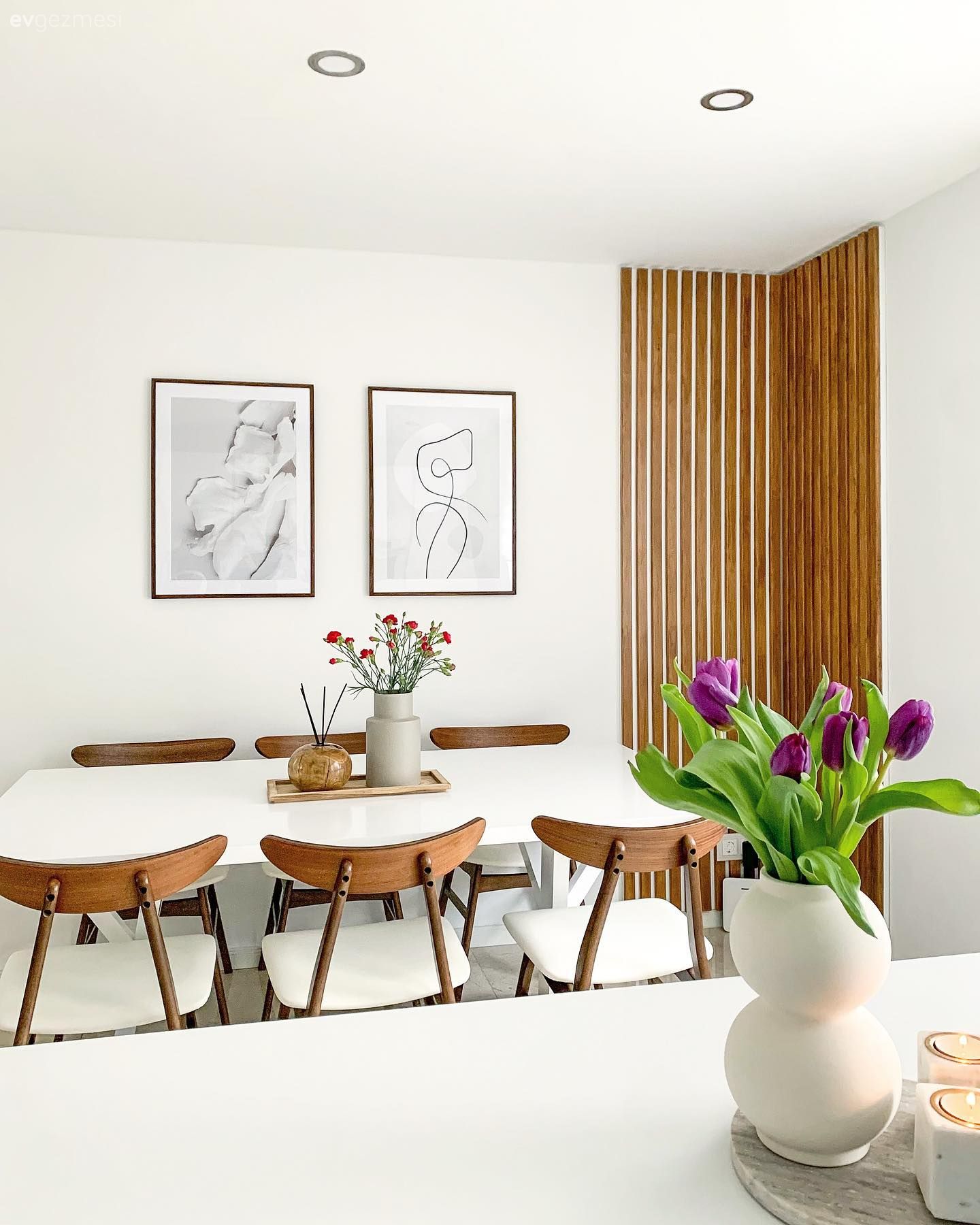 Yemek Odası, İskandinav, Beyaz, Ahşap Mobilya, Kahverengi, Tablo, Duvar dekorasyonu, Vazo, Ev Aksesuar, Çiçekler, Duvar çıtalama, Yemek masası, Sandalye