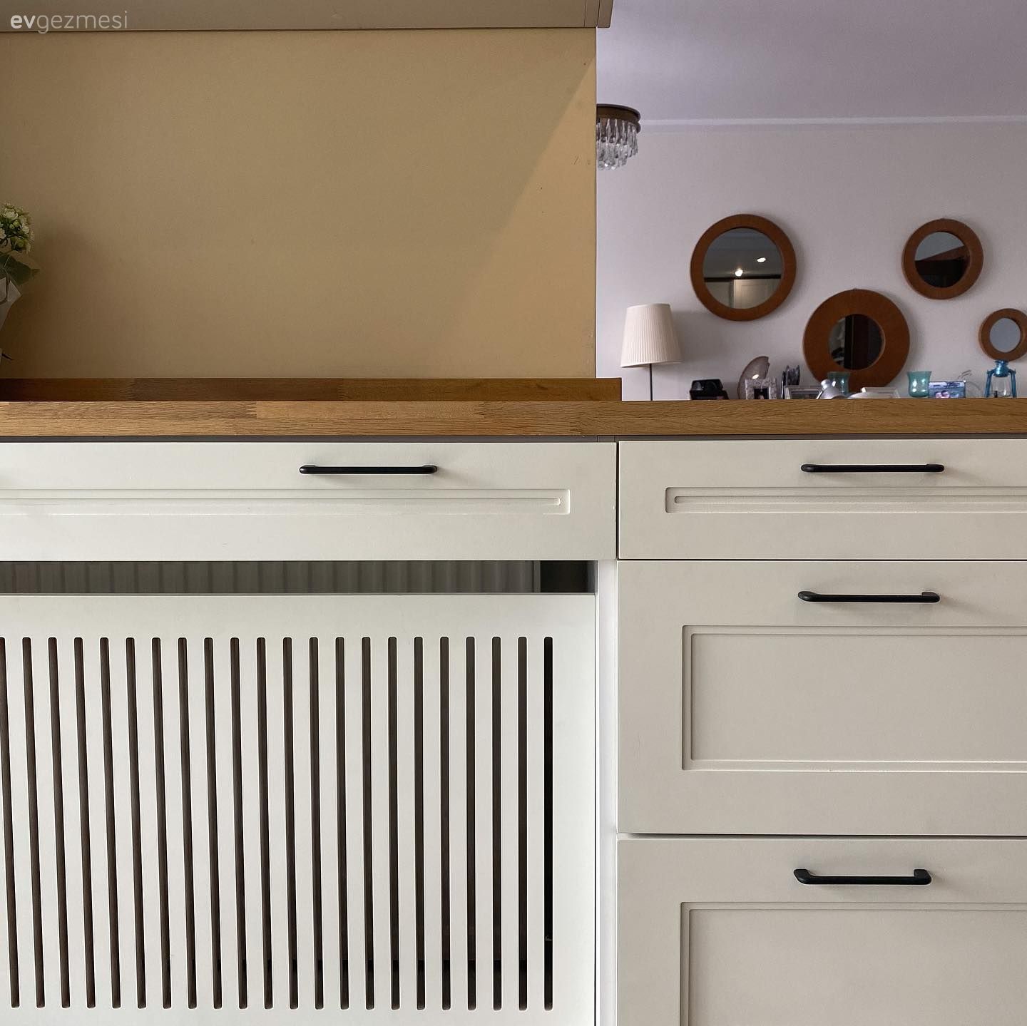 Beyaz, Beyaz ve ahşap mutfak, Mutfak, Ahşap mutfak tezgahı, Mutfak tezgahı, Shaker kapaklı dolaplar