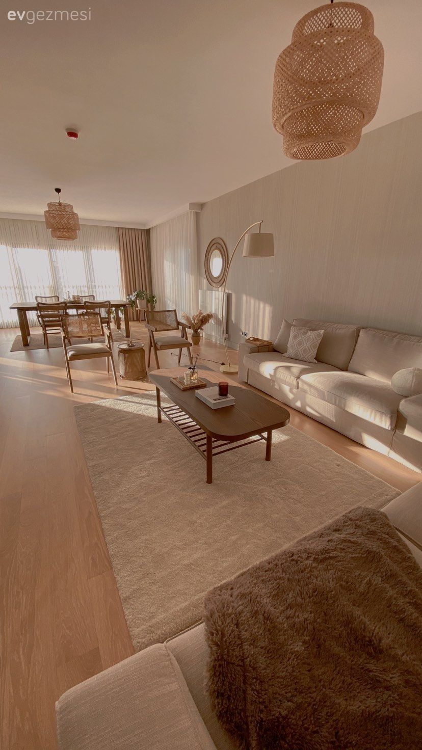 Salon, Bohem Dekorasyon, İskandinav, Krem, Bej, Beyaz, Kahverengi, Ahşap Mobilya, Koltuk takımı, Halı, Salon halısı, Orta sehpa, Sehpa, Sandalye, Avize, Aydınlatma, Salon avizesi, Yemek masası, Ayna, Fon perde, Perde, Tül perde, Kırlent, Ev tekstili, Lambader