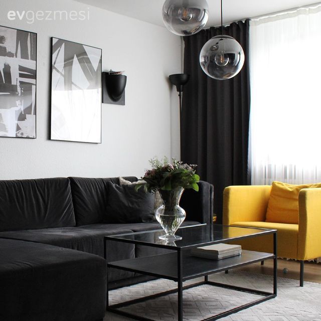 Salon, Modern, Siyah, Sarı, Köşe koltuk, Koltuk takımı, Berjer, Tablo, Duvar dekorasyonu, Orta sehpa, Sehpa, Vazo, Ev Aksesuar, Avize, Aydınlatma, Fon perde, Perde, Tül perde