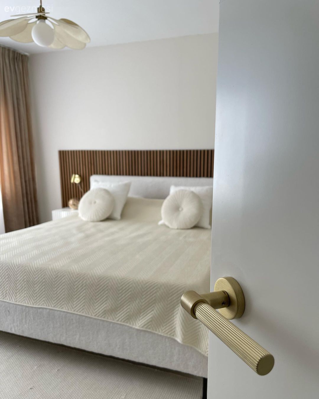 Bu Evde Açık Renklerin Yandaşı Her Zaman Ahşaplar Olmuş