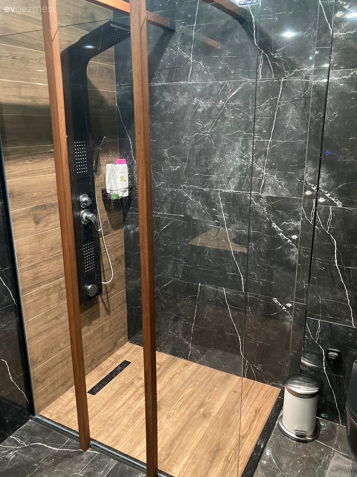 Öncesi&Sonrası: Modern Çehreye Bürünen İki Banyo!