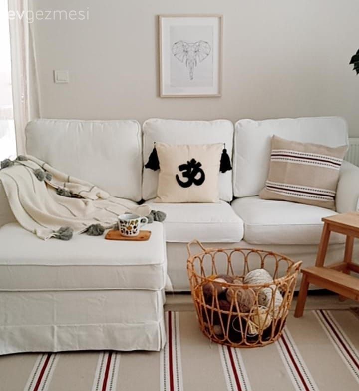 Salon, İskandinav, Beyaz, Köşe koltuk, Koltuk takımı, Ahşap Mobilya, Hasır, Ev bitkisi, Tablo, Duvar dekorasyonu, Halı, Salon halısı, Kırlent, Ev tekstili