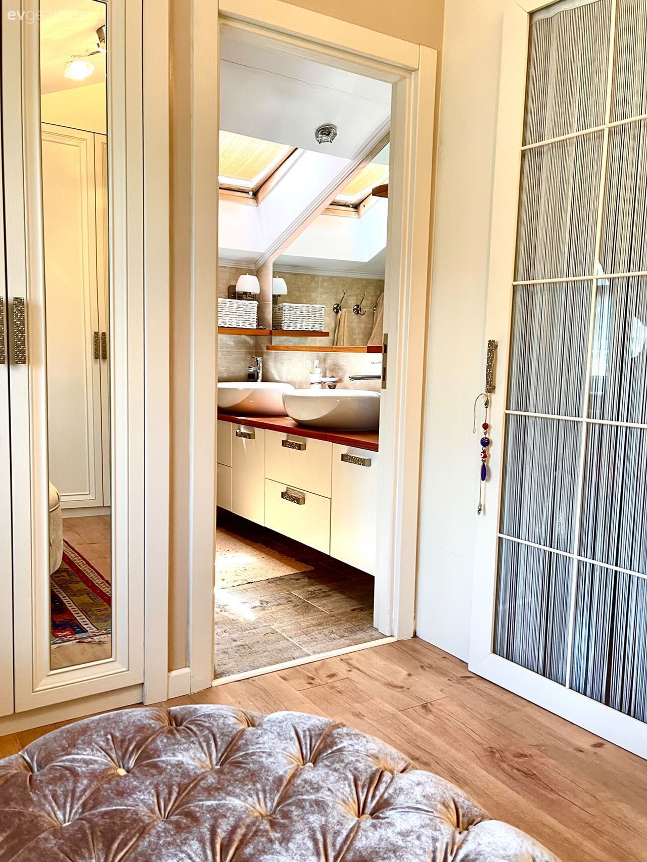 Bu Ressam Evinde Dekorasyon da Bir Tablo Edasında!