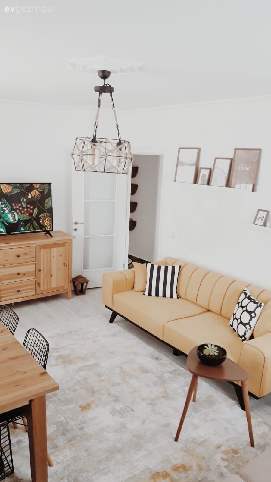 Salon, Modern, Kahverengi, Krem, Hardal, Bej, Koltuk takımı, Yemek masası, Sandalye, Metal sandalye, Fon perde, Perde, Tül perde, Halı, Salon halısı, Çizgili desen, Desenler