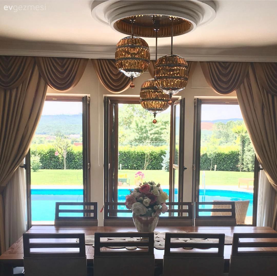 Yemek Odası, Klasik, Yemek odası avizesi, Altın, Kahverengi, Fon perde, Perde, Yemek masası, Sandalye, Vazo, Ev Aksesuar