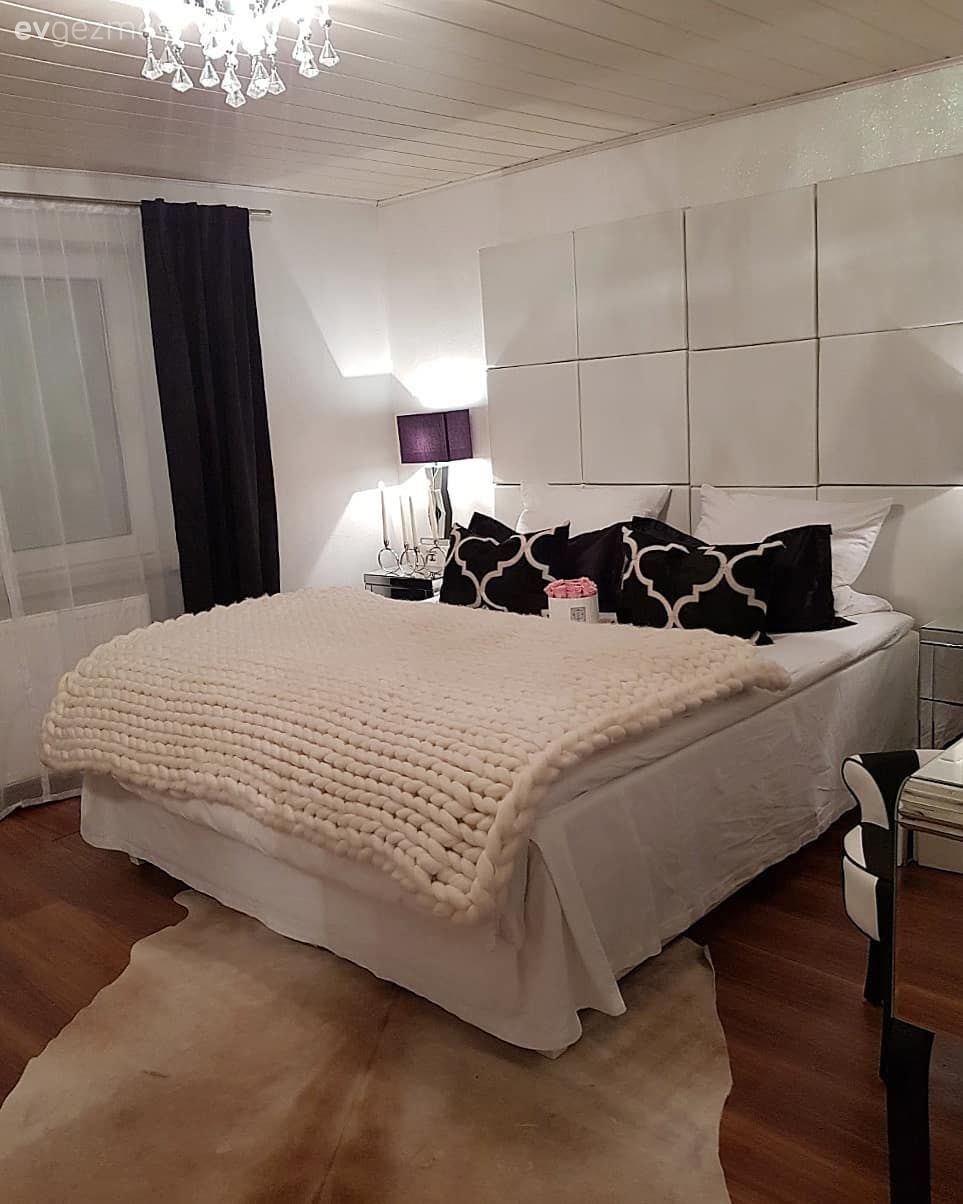 Yatak Odası, Beyaz, Siyah, Yatak örtüsü, Yatak başlığı, Abajur, Aydınlatma, Fon perde, Perde, Tül perde, Yatak odası avizesi, Kırlent, Ev tekstili, Post halı, Halı, Art deko