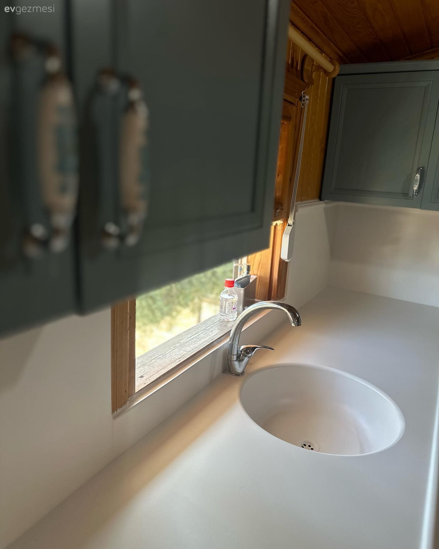 Öncesi&Sonrası: Yeşil ve Beyaz Ahşap Tavanlara Nasıl da Yakışmış!