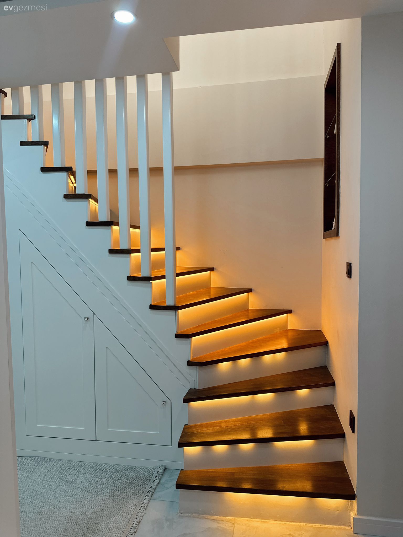 Tadilatı Tamamlanan Bu Aydın Evi Modern Stilin Örneği!