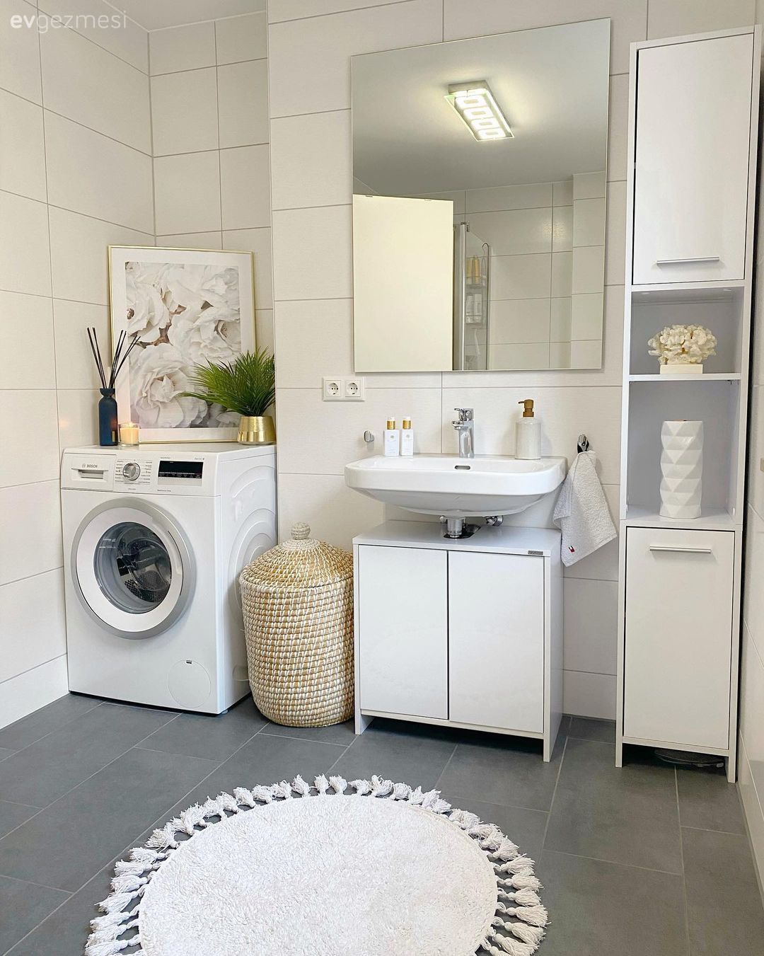 Banyo, Beyaz, Banyo dolabı, Banyo aynası, Banyo seramikleri, Banyo paspası