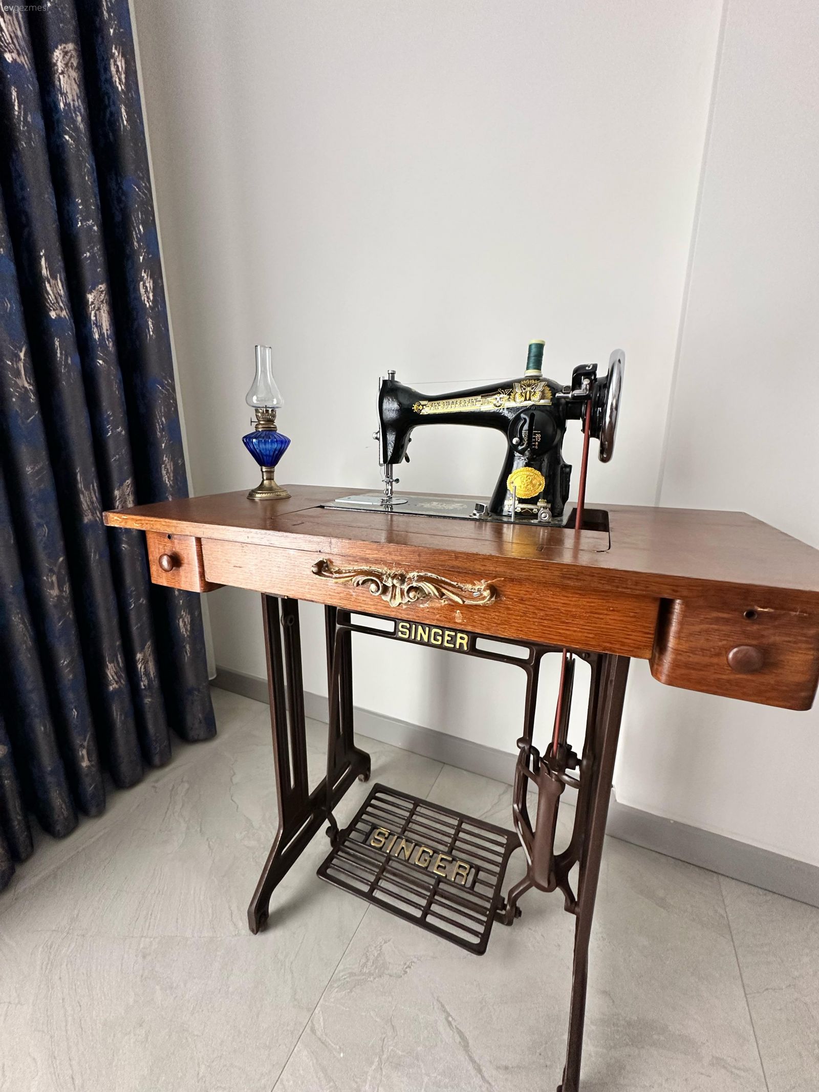 Dikiş makinasından masa, Ahşap Mobilya, Fon perde, Perde