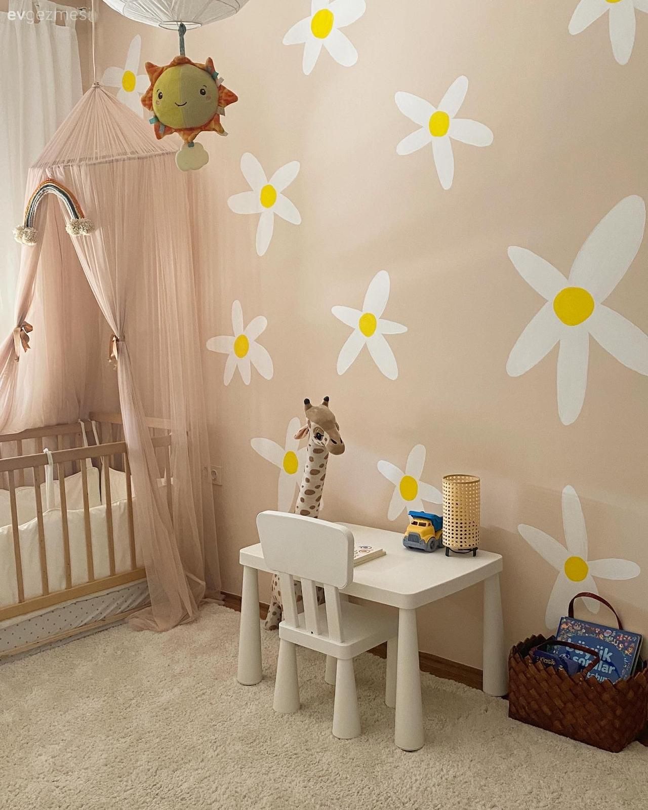 Çocuk Odası, Pudra pembe, Beyaz, Sarı, Beşik, Bebek odası, Çocuk odası çalışma masası, Çocuk odası duvar dekorasyonu