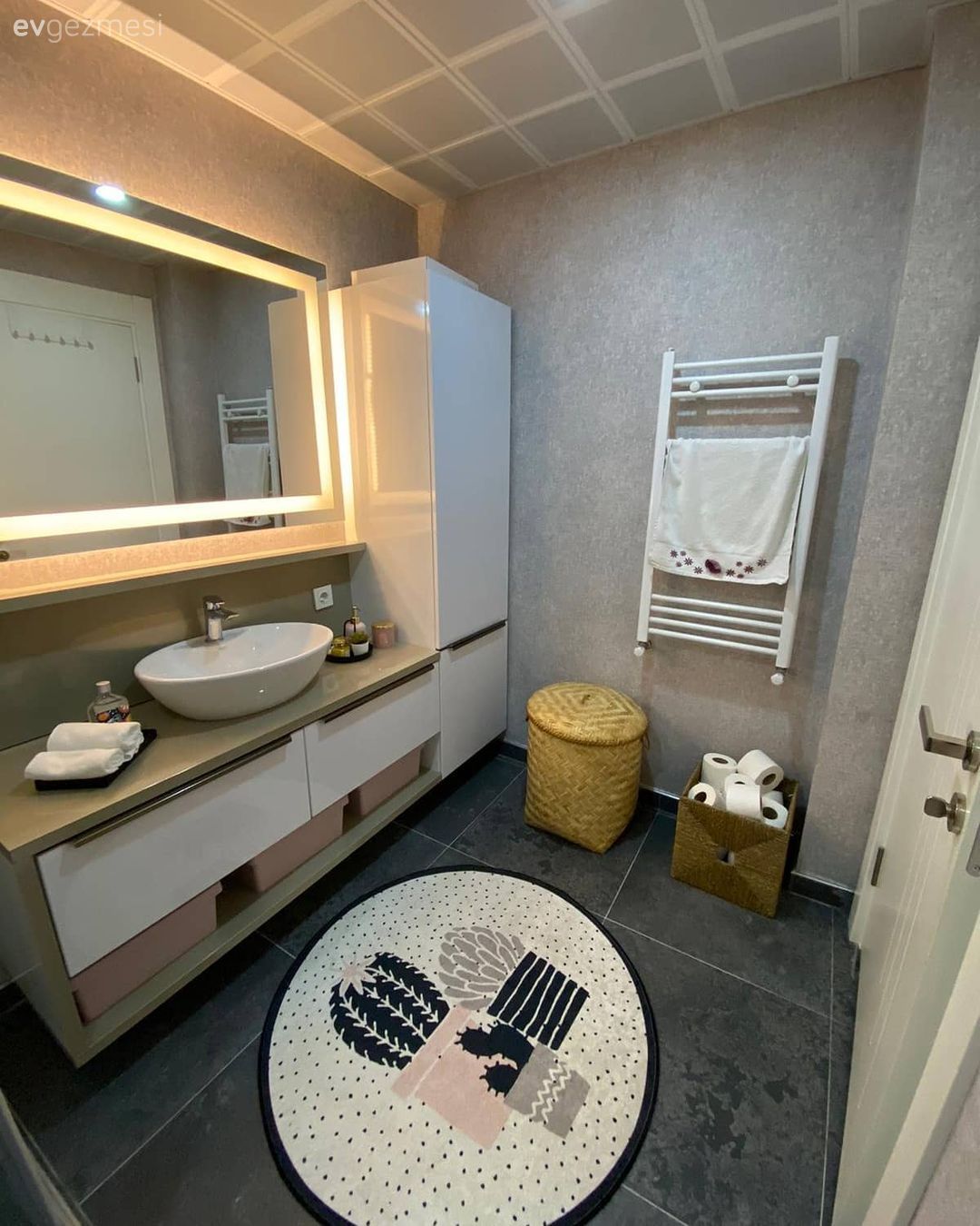 Banyo, Beyaz, Vizon, Banyo dolabı, Banyo aynası, Banyo seramikleri, Banyo paspası, Banyo aksesuarları, Gri