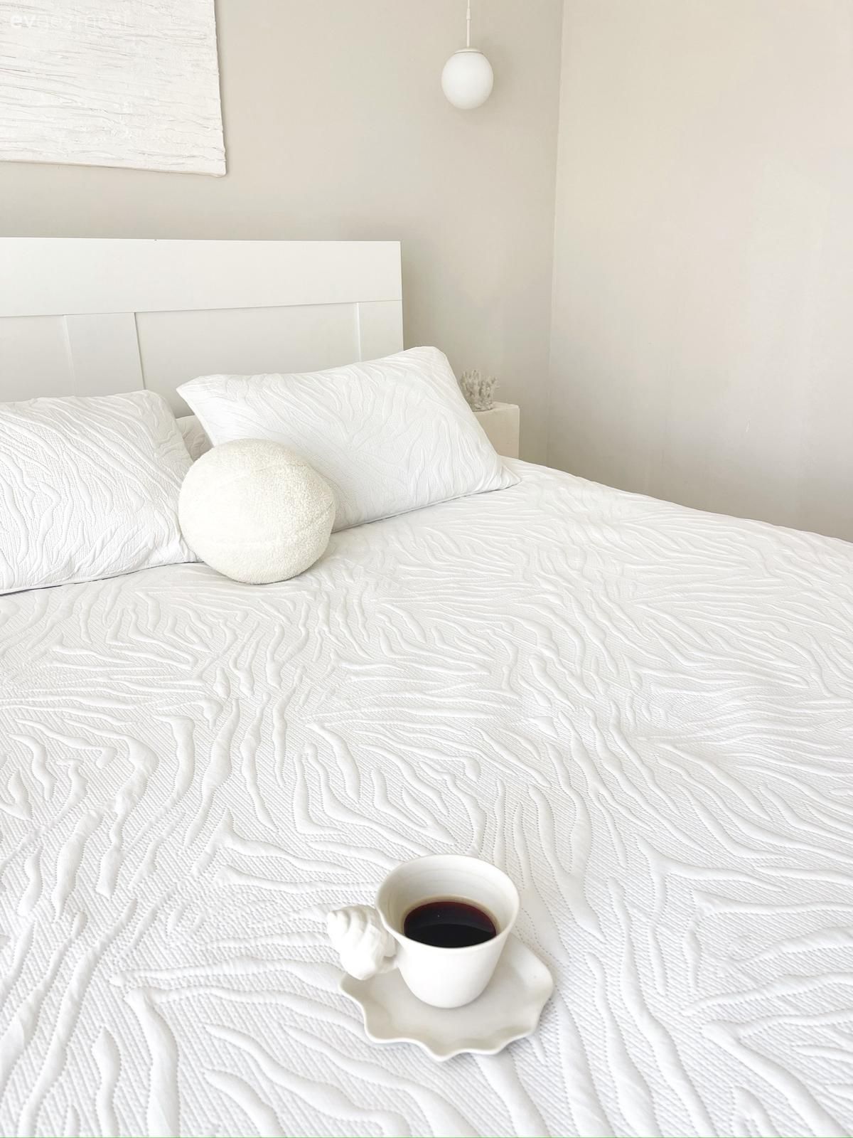 Beyaz, Yatak Odası, Yatak örtüsü