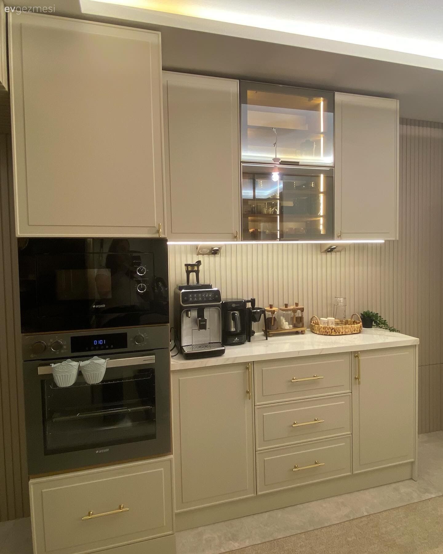 Modern Tarzlı Bu Mutfakta Kahve Köşesi Samimiyet Kaynağı