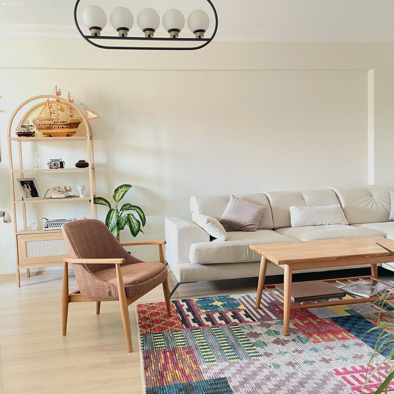 Bu Eklektik Evde Yüksek Enerji Sağlayan Parçalar Özenle Seçilmiş