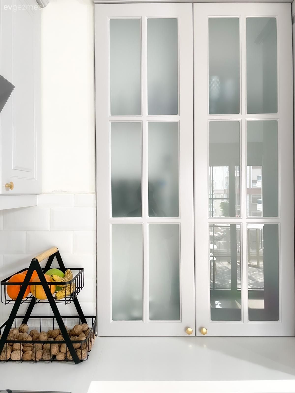 Sade Görünen Bu İzmir Evinde Sürpriz Çıkışlar Var