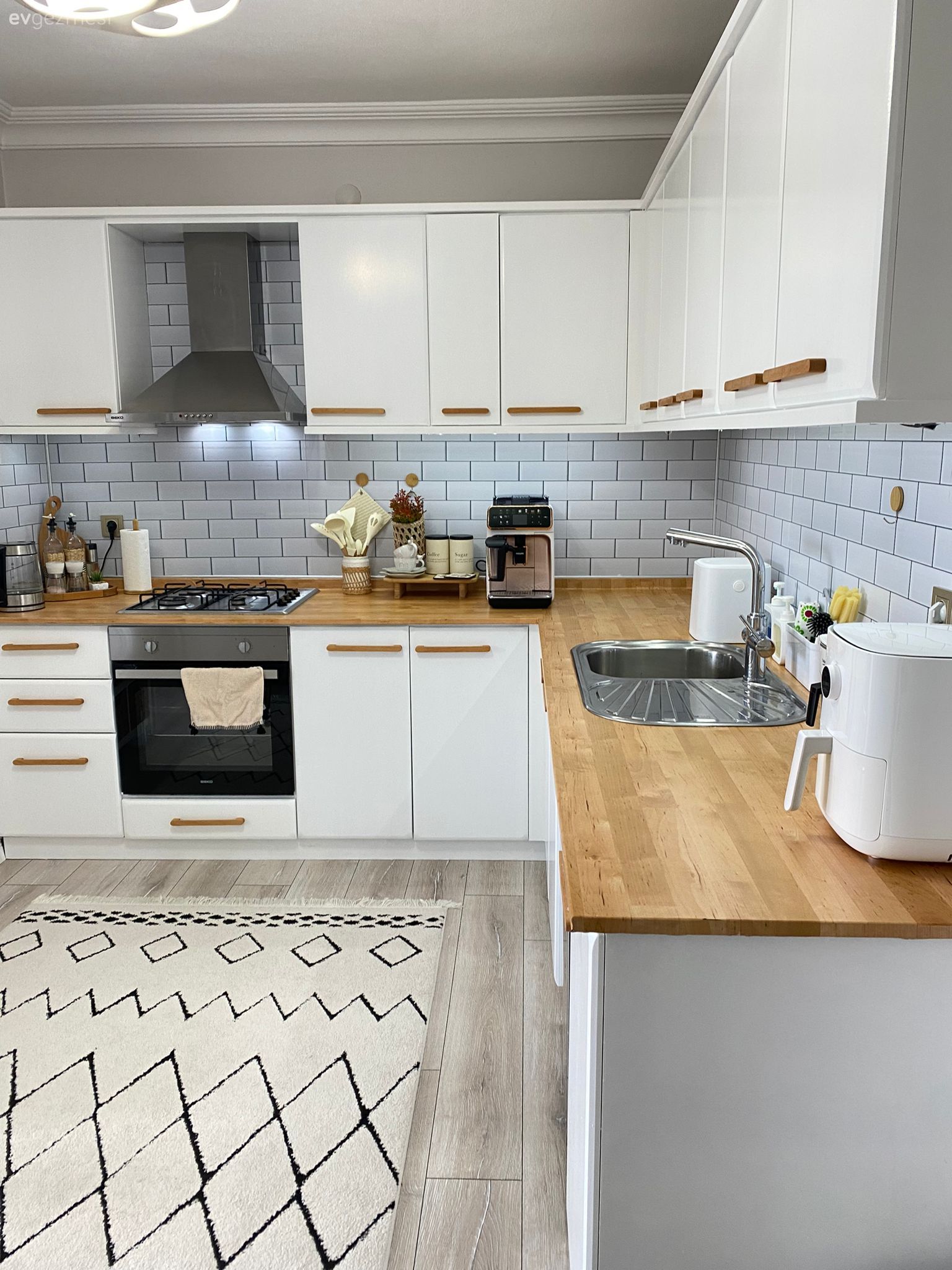 Yeni Mutfak Yaptırmaktan Daha Uygun Maliyete Yepyeni Bir Mutfak!