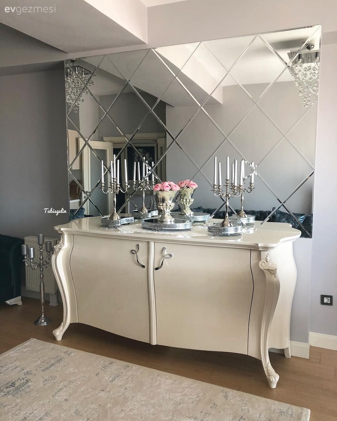Konsol, Konsol üzeri dekoratif objeleri, Beyaz, Duvar ayna kaplama, Ayna, Baklava ayna, Duvar dekorasyonu, Şamdan, Ev Aksesuar, Avangart