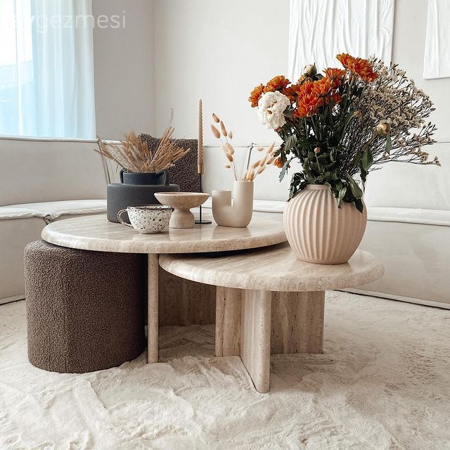 Köşe koltuk, Koltuk takımı, Beyaz, Krem, Vazo, Ev Aksesuar, Çiçekler, Orta sehpa, Sehpa, Puf, Dekoratif Objeler, Halı, Salon halısı, Tablo, Duvar dekorasyonu