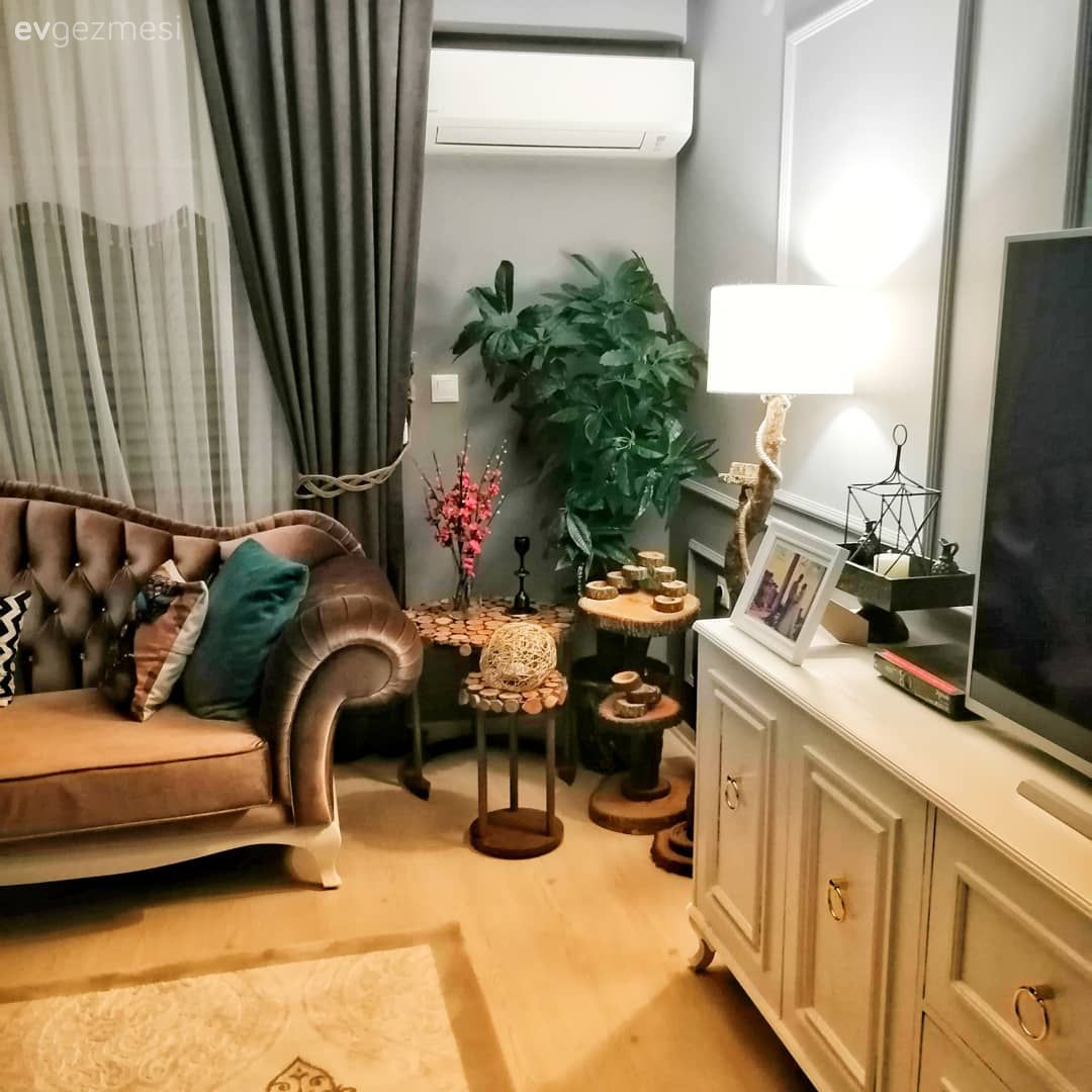 Gri, Kahverengi, Beyaz, Koltuk takımı, Fon perde, Perde, Tül perde, Çiçeklik, Ev bitkisi, Tv ünitesi, Tv ünitesi aksesuarları, Ev Aksesuar, Duvar çıtalama, Halı, Abajur, Aydınlatma