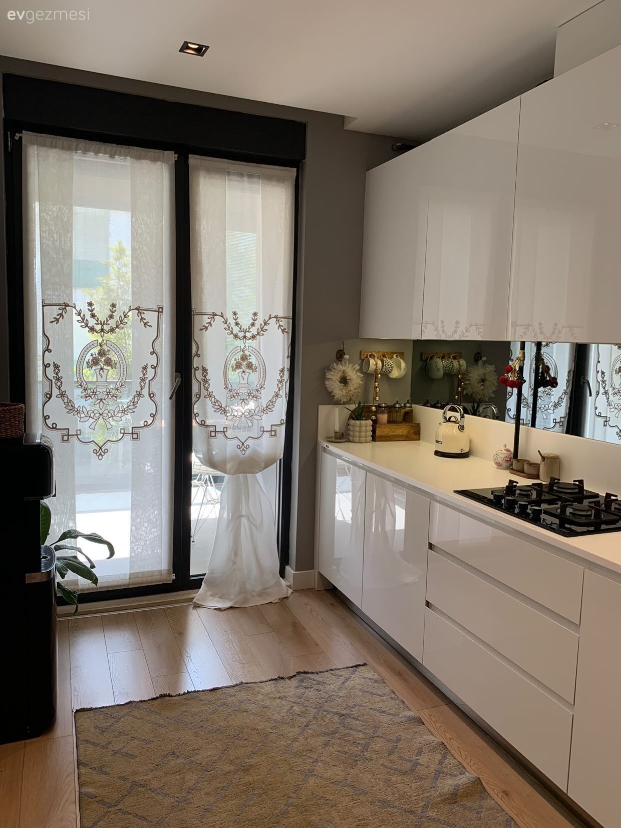 Bu Antalya Evi Modern Stili Country Eşliğinde Seviyor!