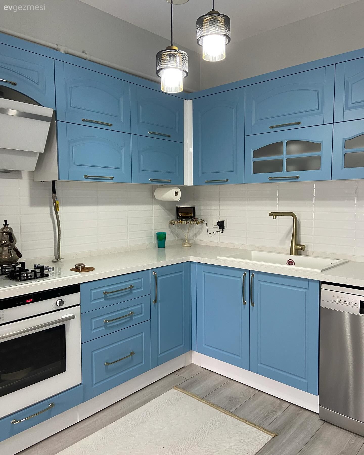 Öncesi&Sonrası: Mavi Renge Merhaba Diyen Bir Mutfak