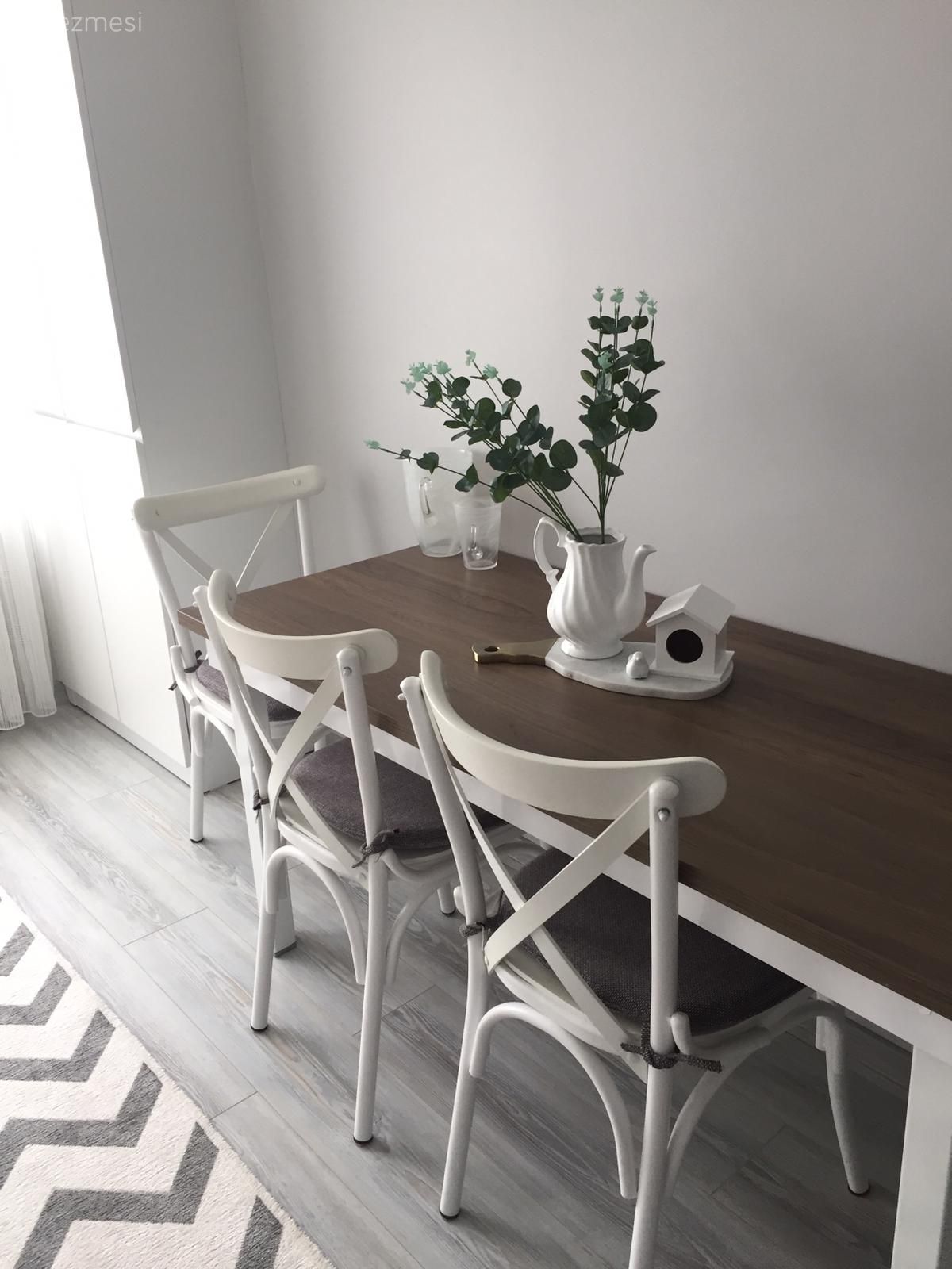 Mutfak, Mutfak masası, Sandalye, Ahşap masa, Vazo, Ev Aksesuar, Mutfak halısı