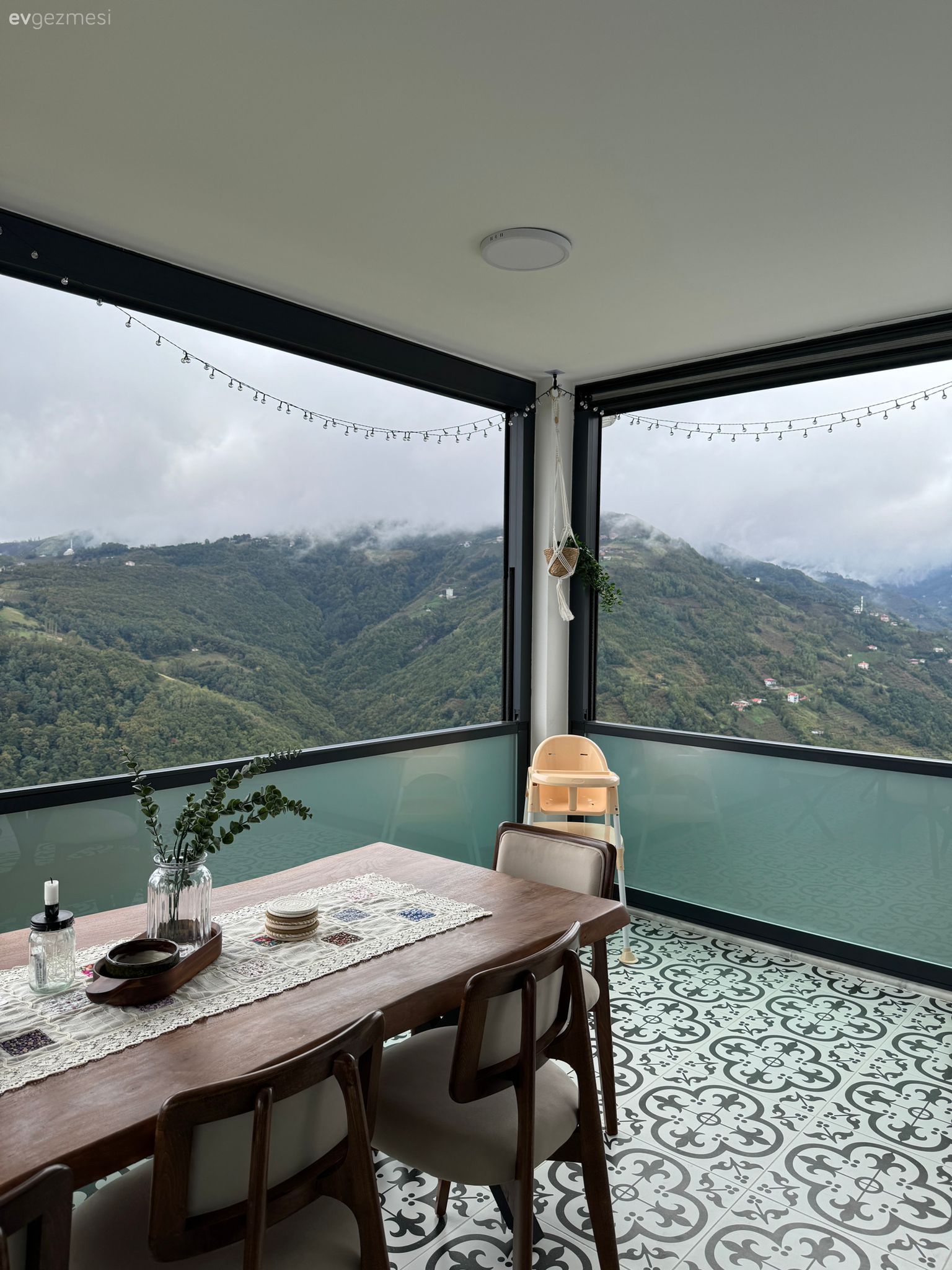 Manzaraya Saygı Duruşu: Trabzon'da Ege Ruhuna Sahip Köy Evi