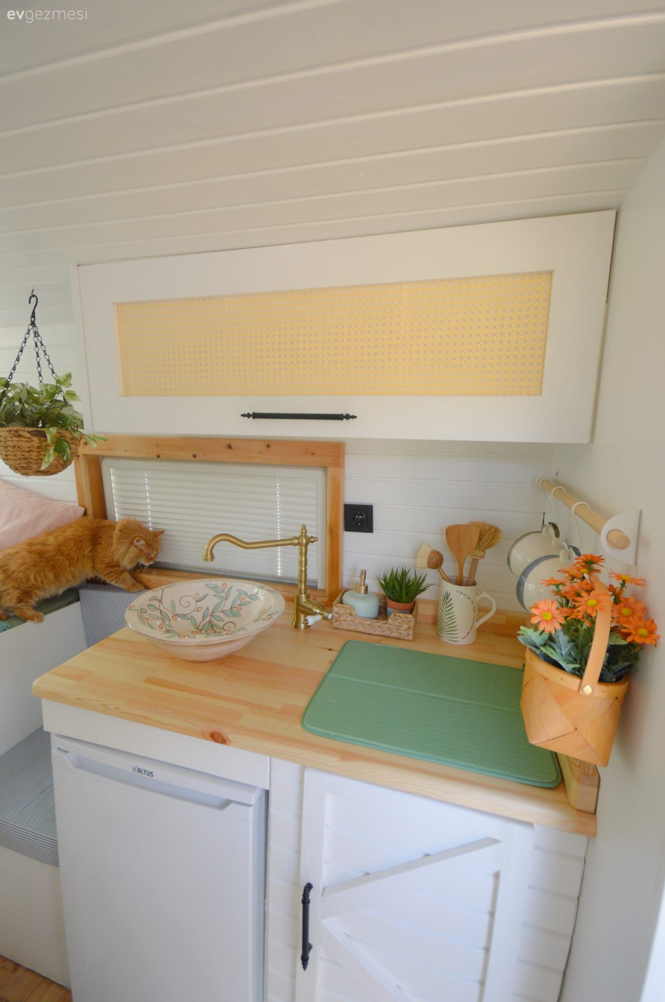 Öncesi&Sonrası: Ev Konforunu Aratmayan Neşeli Bir Karavan!