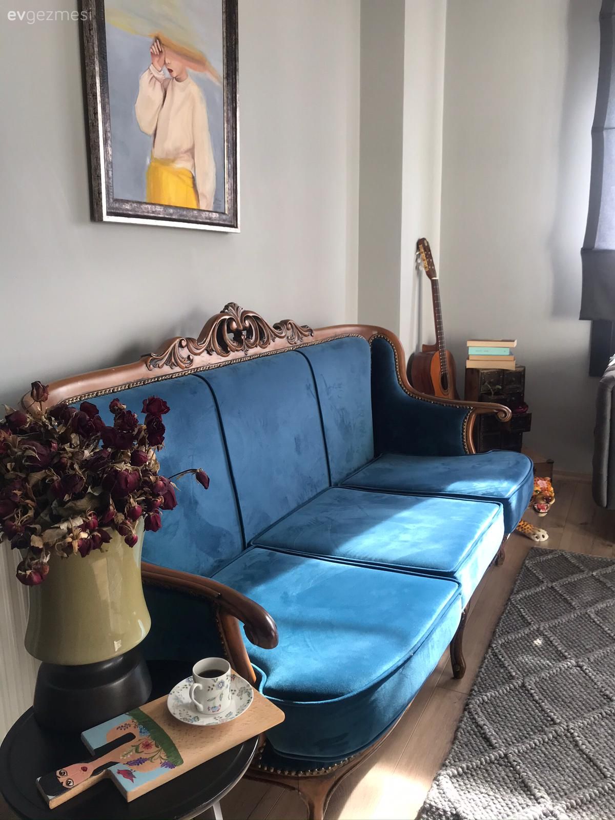 Salon, Modern rustik, Mavi, Antrasit  , Ahşap Mobilya, Tablo, Duvar dekorasyonu, Modern chesterfield, Berjer, Stor perde, Parke, Avize, Aydınlatma, Halı, Vazo, Ev Aksesuar, Saksı