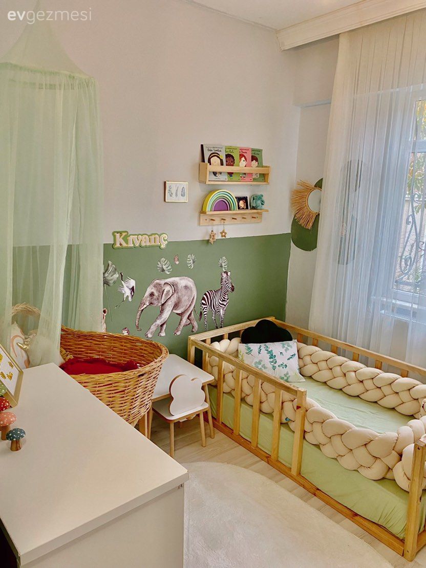 Çocuk Odası, Yeşil duvar, Krem, Beyaz, Beşik, Bebek odası, Çocuk odası halısı, Çocuk odası duvar dekorasyonu, Tül perde, Perde, Cibinlik