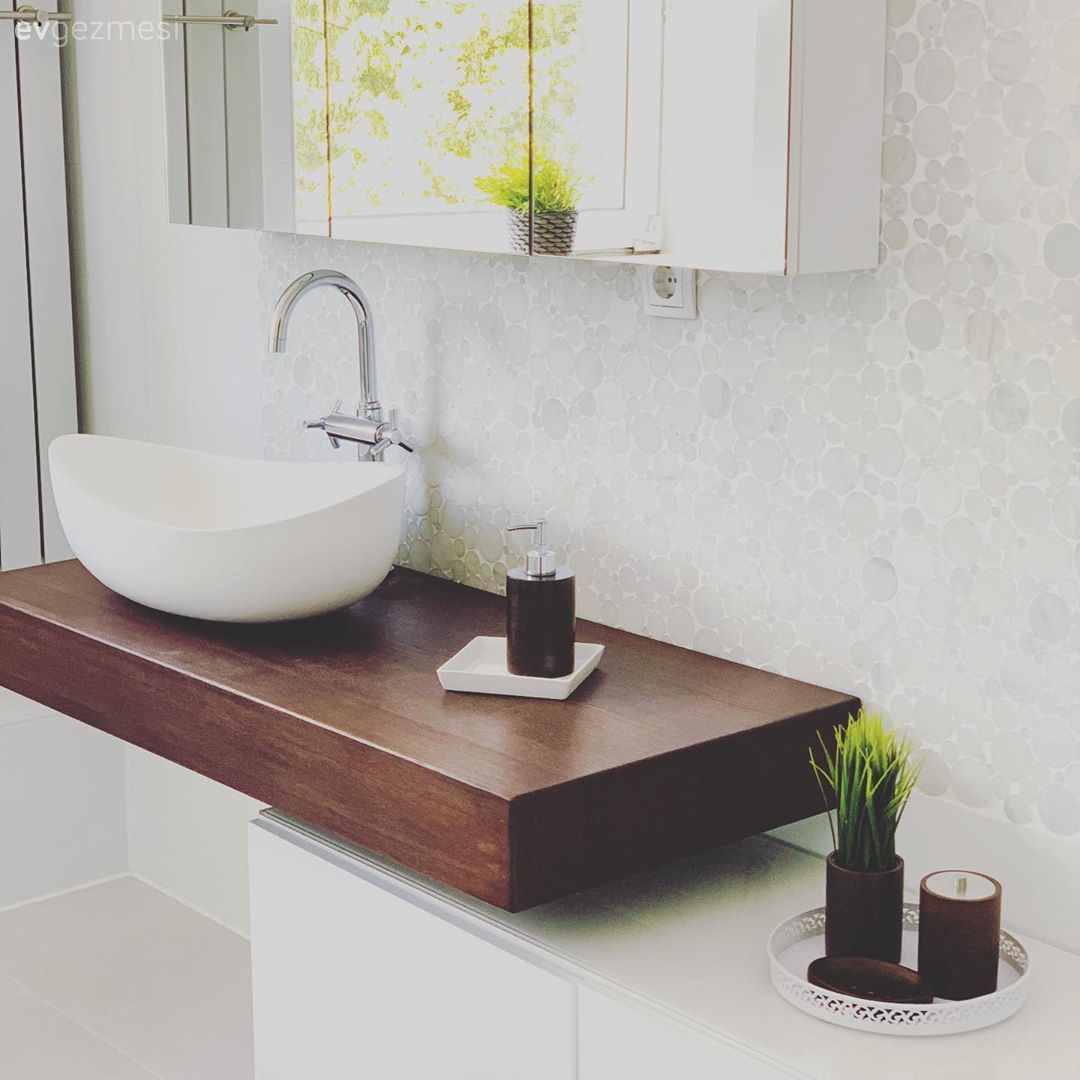 Ev Gezmesi: Işıltıya Yer Vermeden Dikkat Çeken Bir Dekor