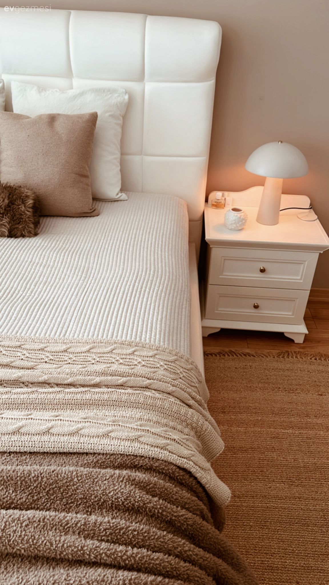 Beyaz, Komodin, Yatak örtüsü, Yatak Odası, Krem, Kahverengi