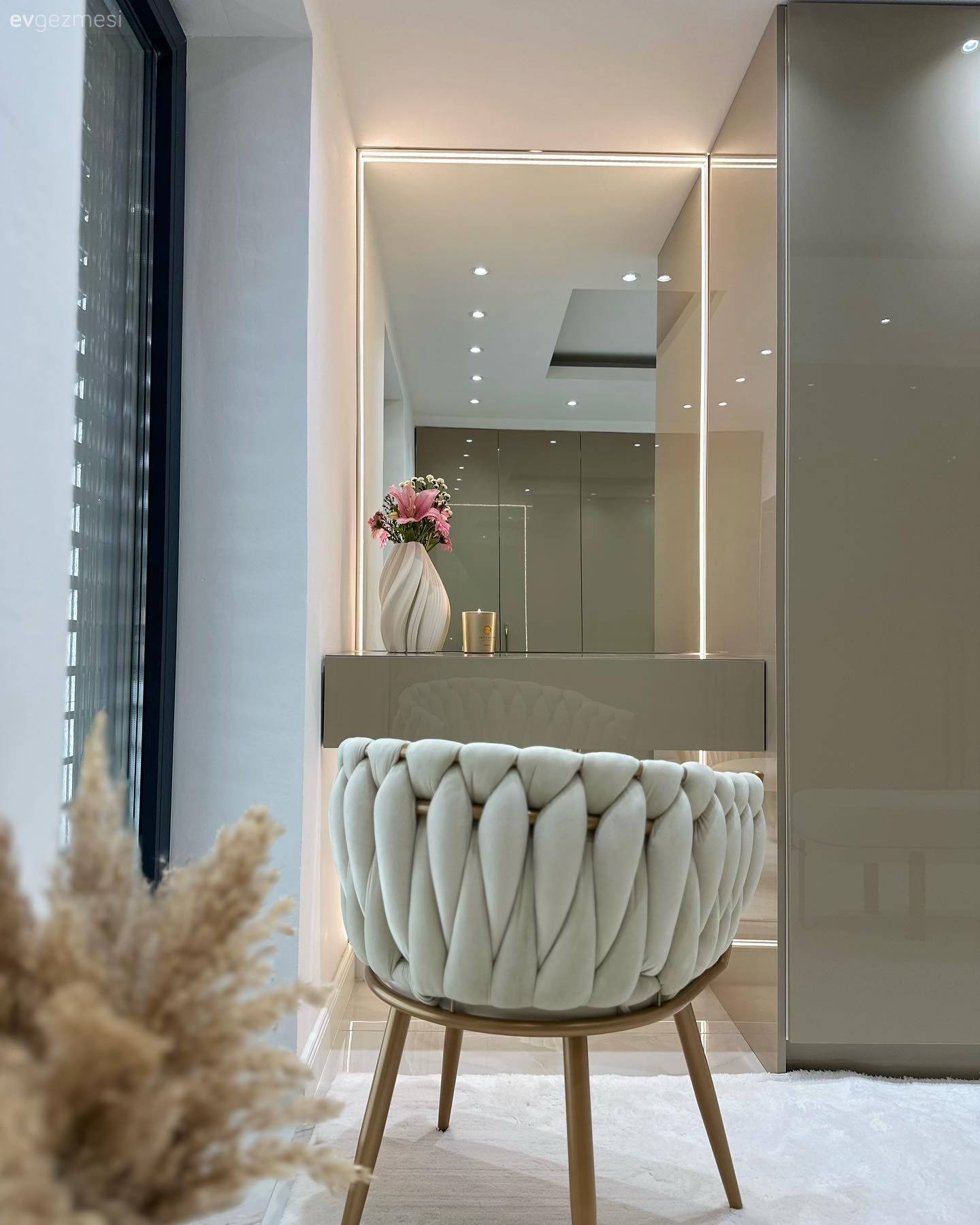 Tamamıyla Modern Görünümü Benimsemiş Bu Evde Art Dekoya da Yer Var!