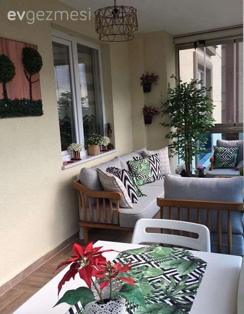 Ev Gezmesi: Havasını Soluyana Keyif Veren Bir Balkon